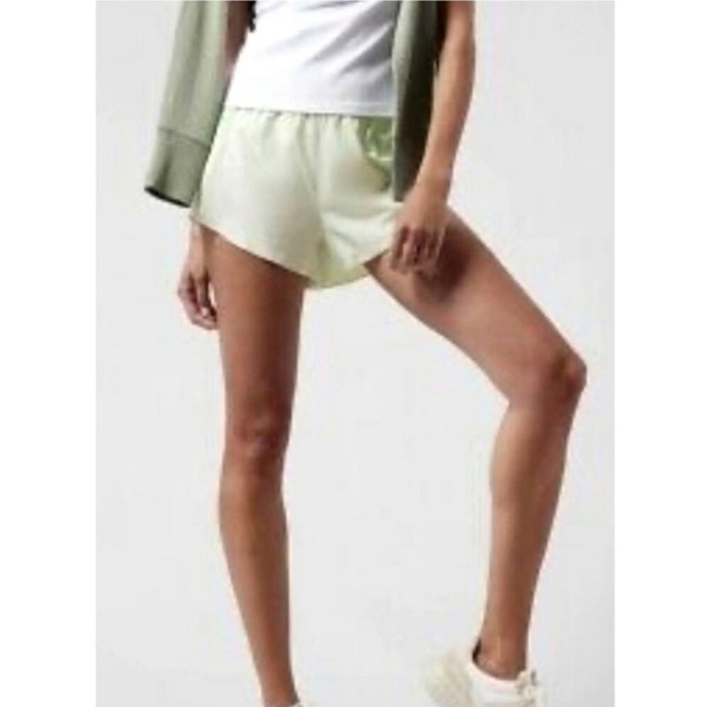 Athleta Hustle 3" Shorts Light Green Size XL